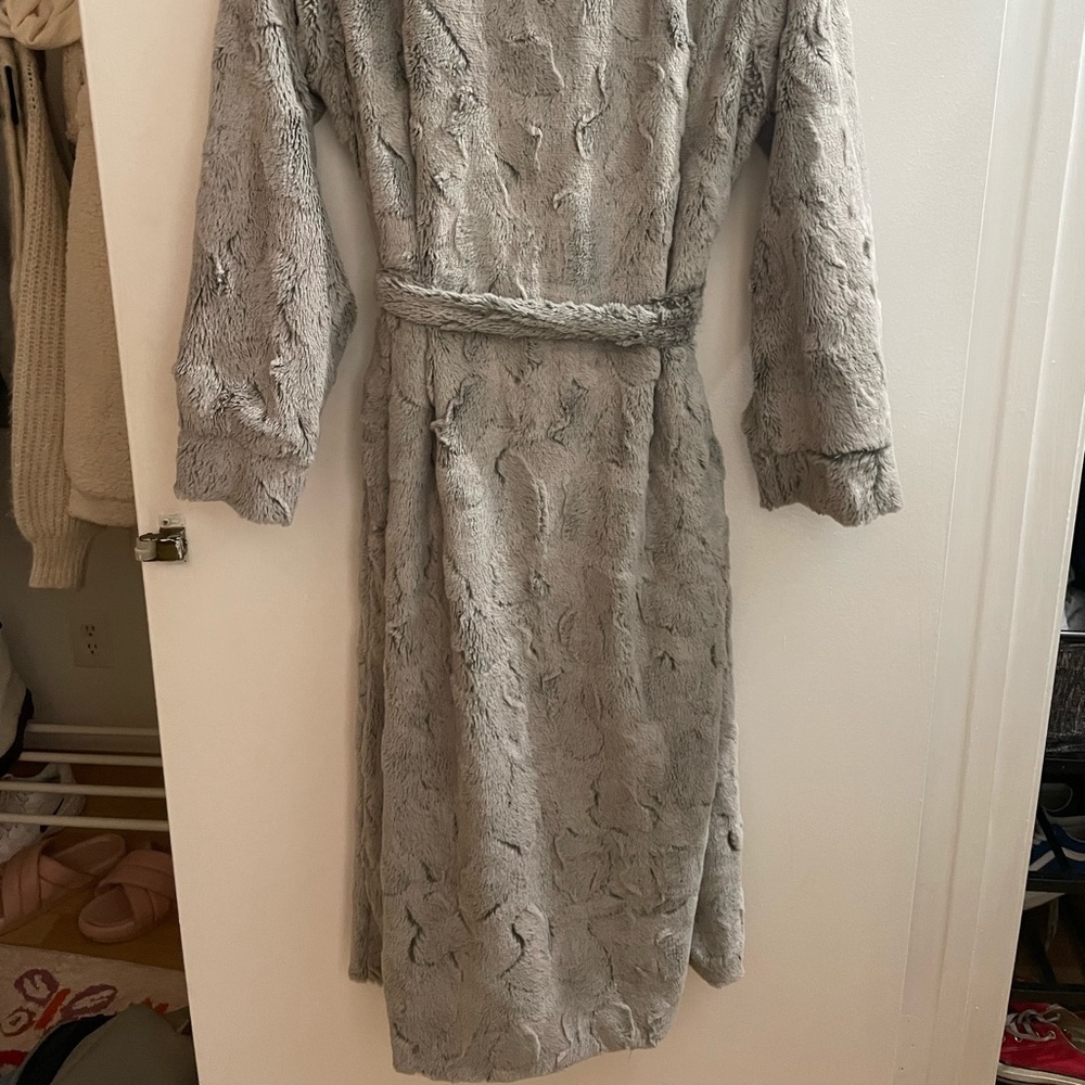 Robe - Picture 4 of 4